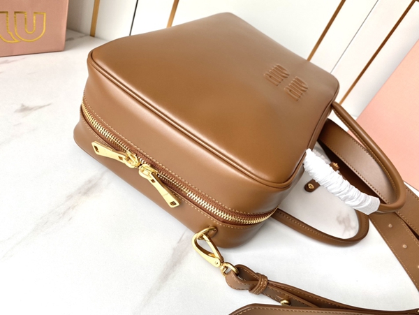 スーパーコピーブランドバッグ素材ディテール